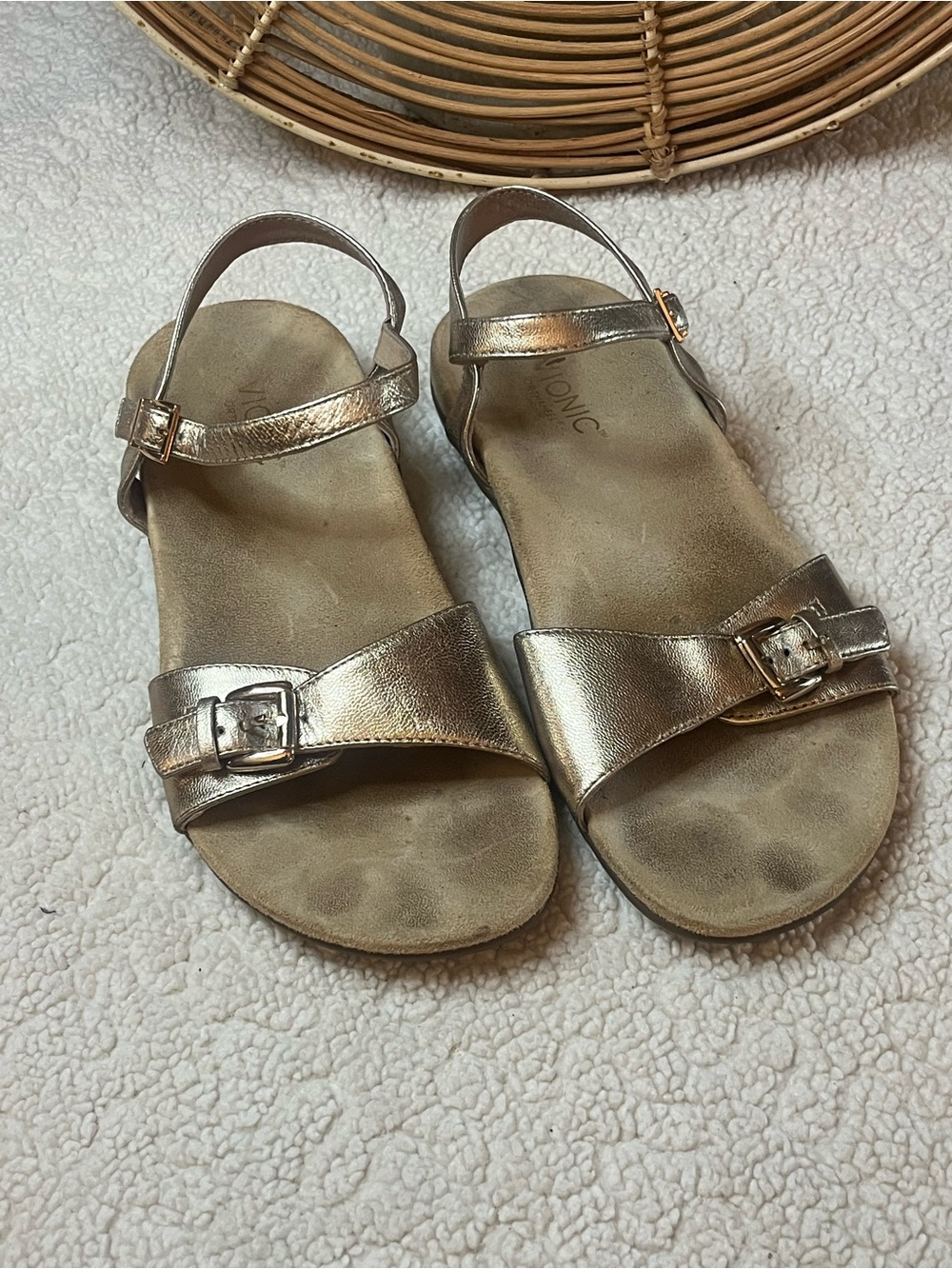 Vionic Gold Metallic Ankle Strap Comfort Sandals Women’s Size 7